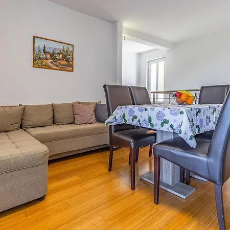 Apartment Stunning In With Wifi Premantura