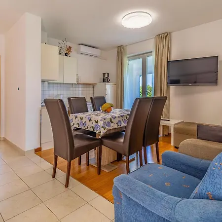 Apartment Stunning In With Wifi Premantura